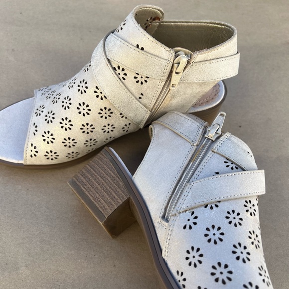 Wonder Nation Dress Sandal - Picture 3 of 6